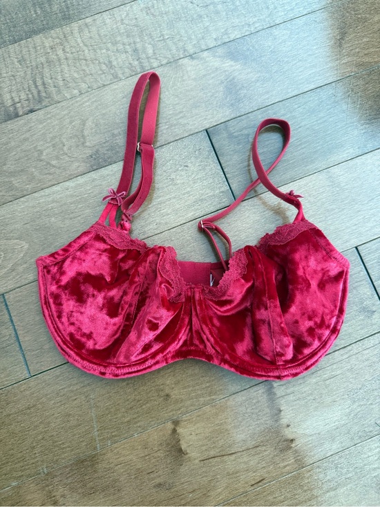 Victoria's Secret Other - Velvet Underwire Bralette